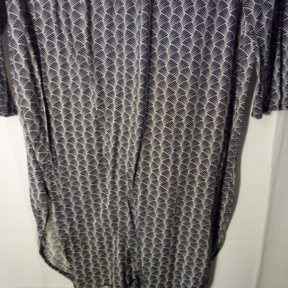 H & M Tunic Top Women M 3/4 Sleeve Button Up Pattern Black White - Picture 16 of 16